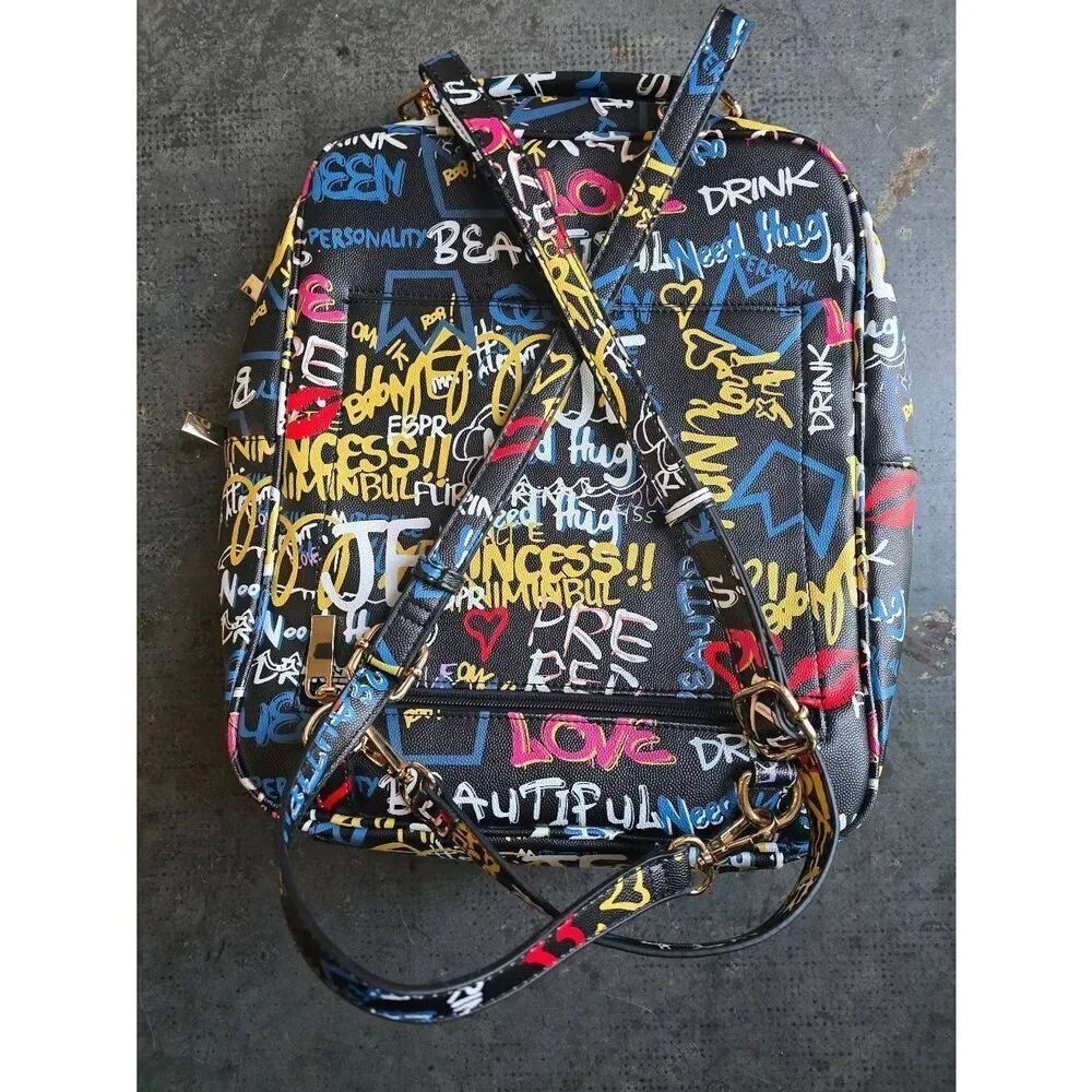 Graffiti Backpack - Picture 4 of 9